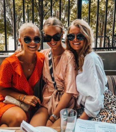 Beau de Boer with her sisters Jacky and Romy.